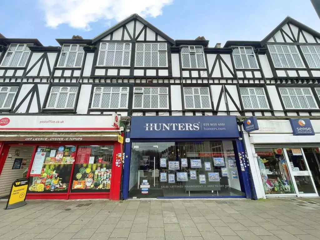 High Road, Romford, RM6 2 bed flat - £100,000
