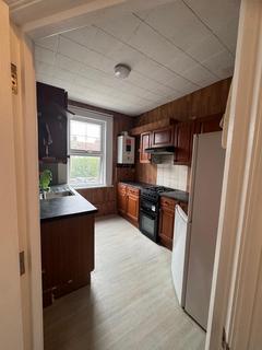 2 bedroom flat to rent, CASTLETON ROAD, IG3