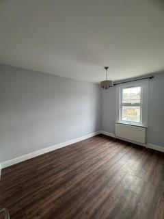 2 bedroom flat to rent, CASTLETON ROAD, IG3