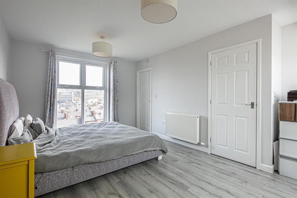 Principal bedroom