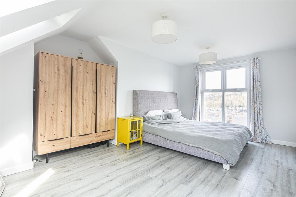 Principal bedroom