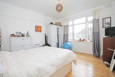 undefined, Woodlands Road, Isleworth TW7