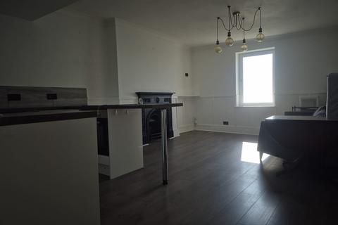 2 bedroom flat for sale, Flat 4, 6 Wellington Terrace, Sandgate, Folkestone, Kent CT20 3DY