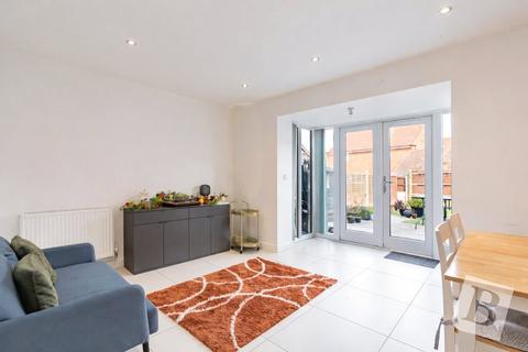 3 bedroom semi-detached house for sale, Park View, Castle Hill, Ebbsfleet Valley, Swanscombe, DA10