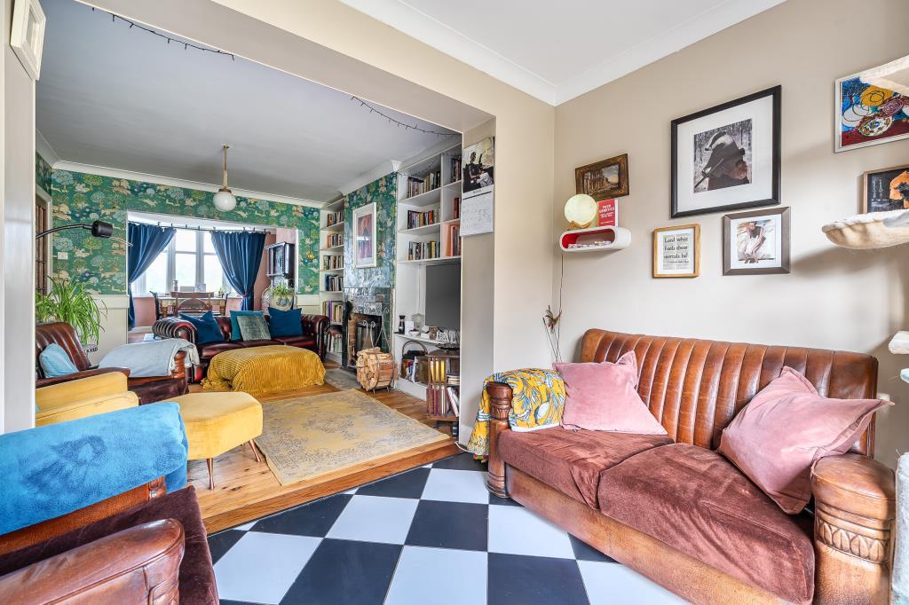 L-shaped Kitchen/Dining Room