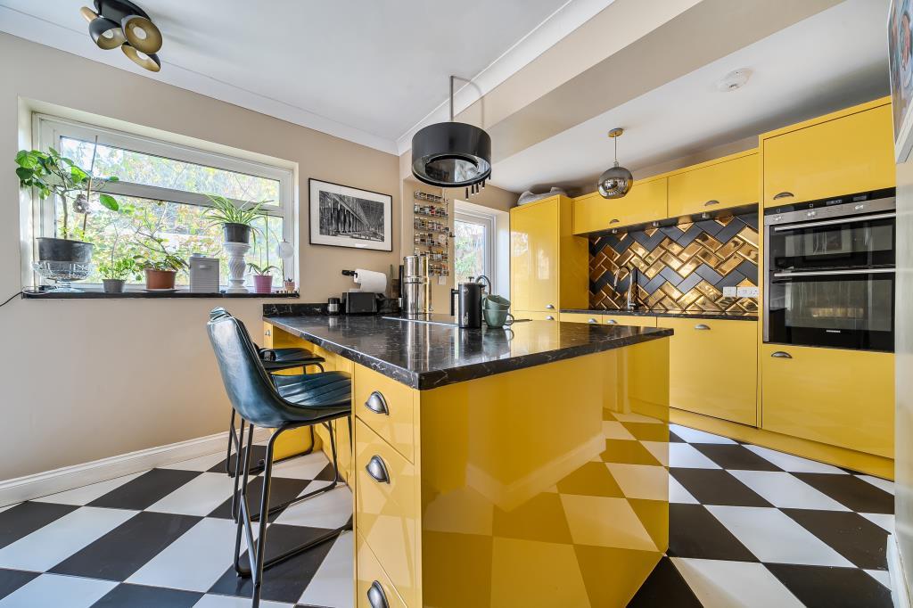 L-shaped Kitchen/Dining Room