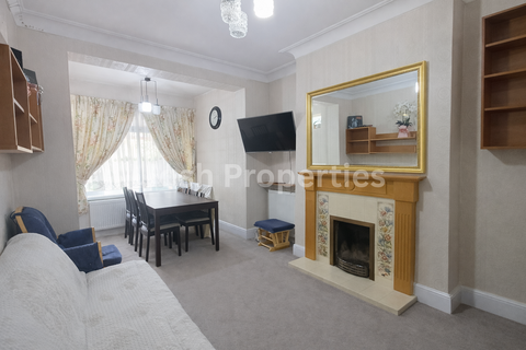3 bedroom terraced house to rent, Devonshire Road, Ilford IG2