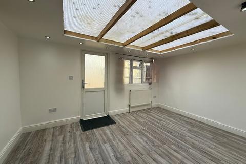 undefined, Fir Tree Road, Hounslow TW4