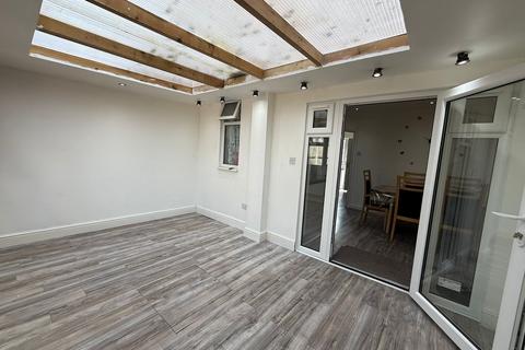 undefined, Fir Tree Road, Hounslow TW4