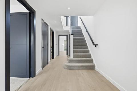 4 bedroom house for sale, Chaplin Drive, London EN4