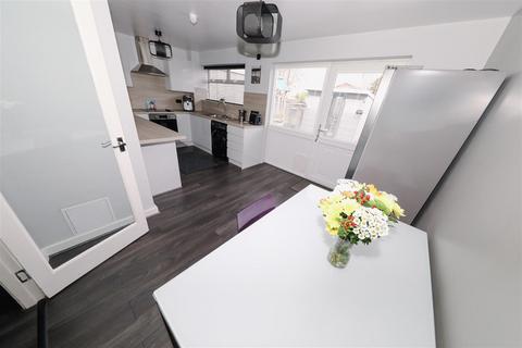 3 bedroom terraced house for sale, Waverley Drive, Glenrothes