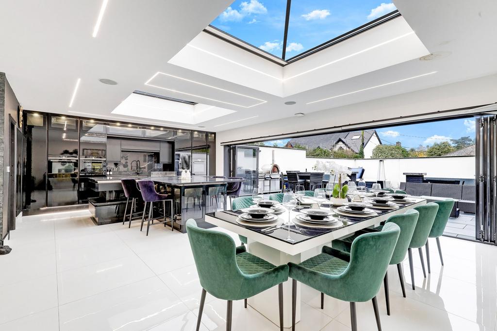 Kitchen, Lounge &amp; Dining Area