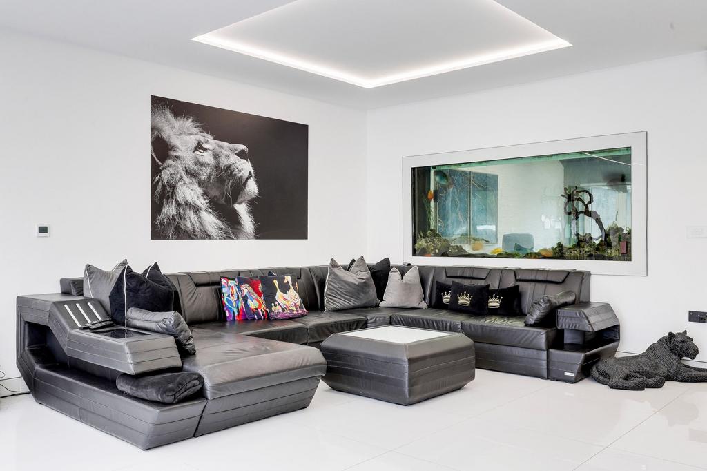 Kitchen, Lounge &amp; Dining Area