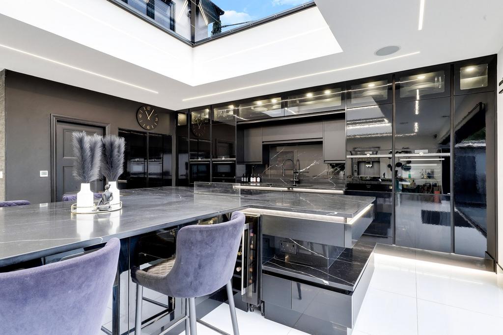 Kitchen, Lounge &amp; Dining Area