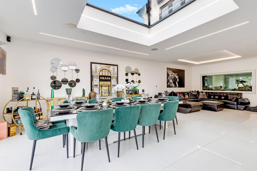 Kitchen, Lounge &amp; Dining Area