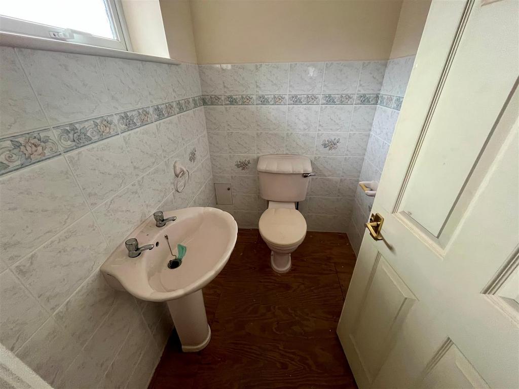 Cloakroom WC.jpg