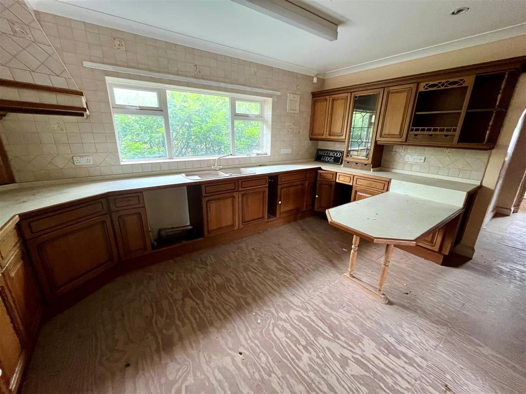 Kitchen Area.jpg