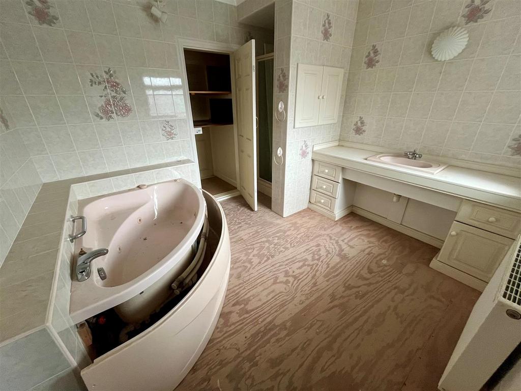 Family Bathroom.jpg