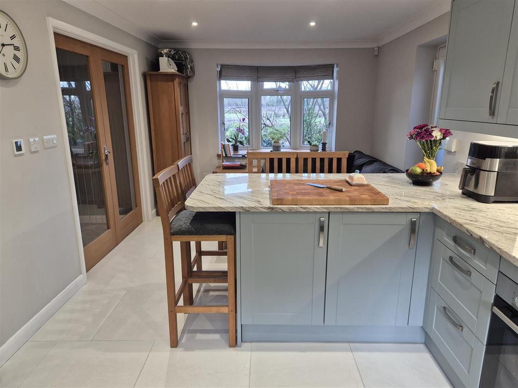 15 - kitchen 4.jpg