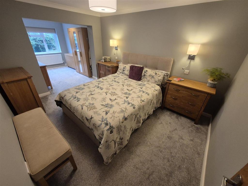 20 - master bedroom 1.jpg