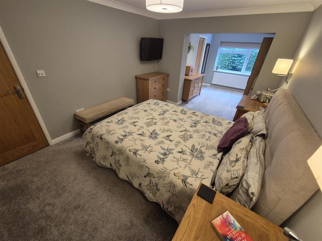 21 - master bedroom 2.jpg