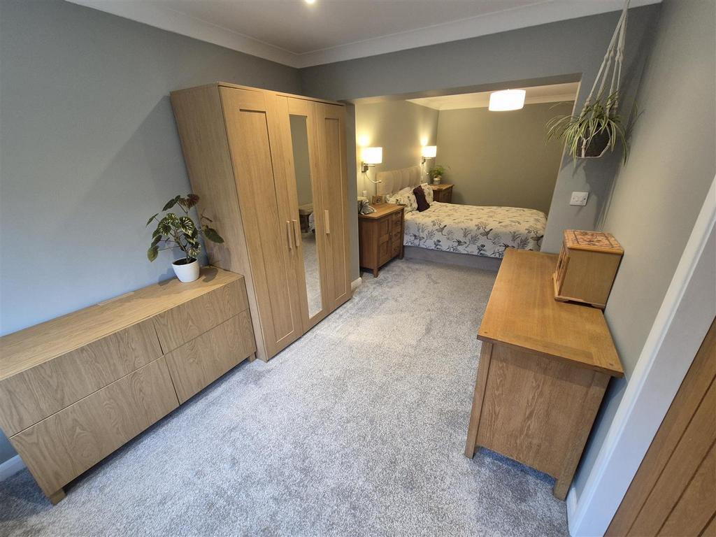 23 - master bedroom 4.jpg