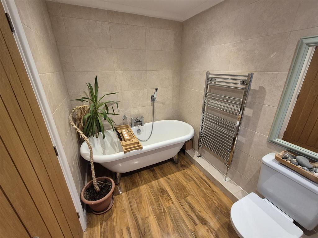 24 - Master en suite.jpg