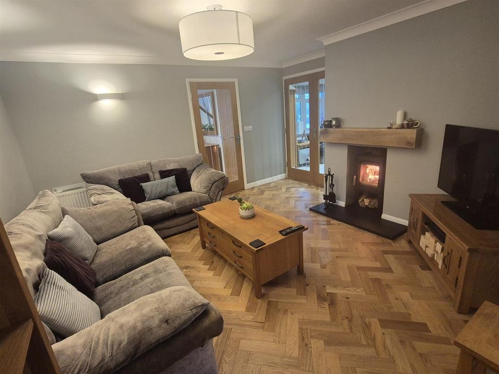 07 - living room 2.jpg