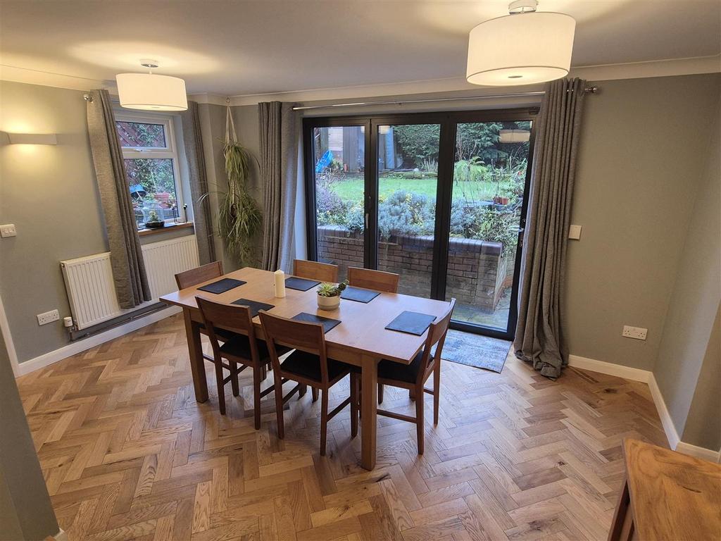 09 - dining room 1.jpg