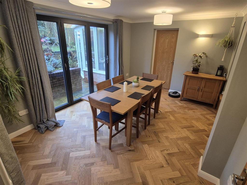 10 - dining room 2.jpg