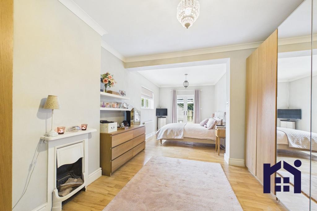 Principal bedroom