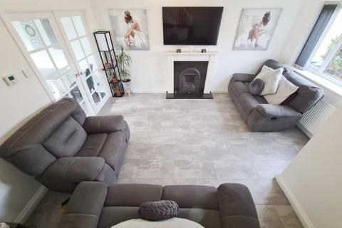 3 bedroom detached house for sale, Larks Rise, Droylsden