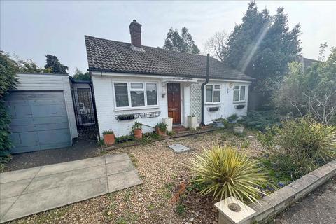 undefined, Broadlands, Hanworth, Middlesex, TW13