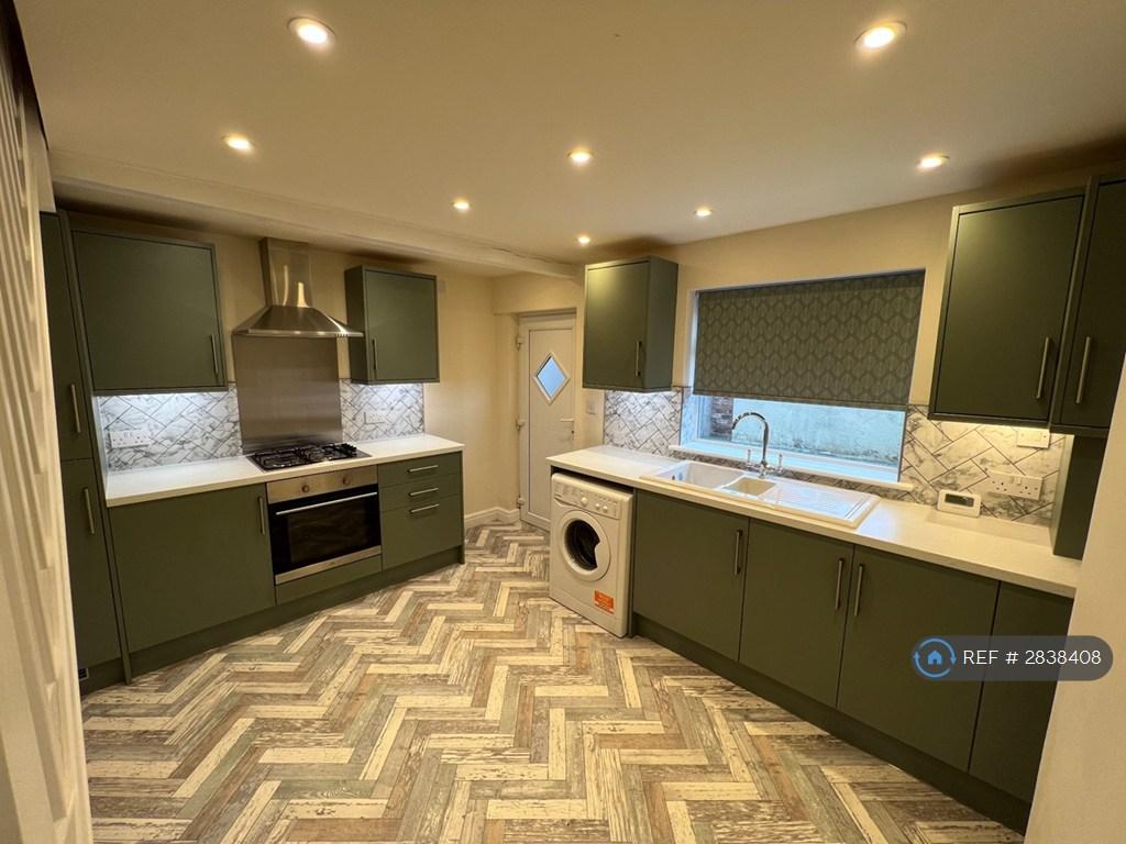 Brand New Kitchen With Washer And Fridge Freezer