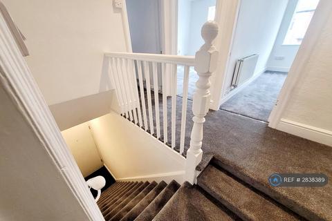 2 bedroom flat to rent, Irlam, Manchester, M44