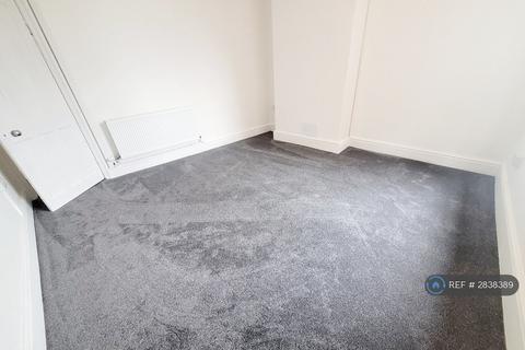 2 bedroom flat to rent, Irlam, Manchester, M44