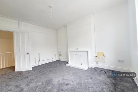 2 bedroom flat to rent, Irlam, Manchester, M44