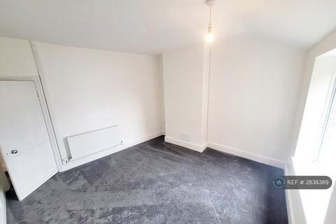 2 bedroom flat to rent, Irlam, Manchester, M44