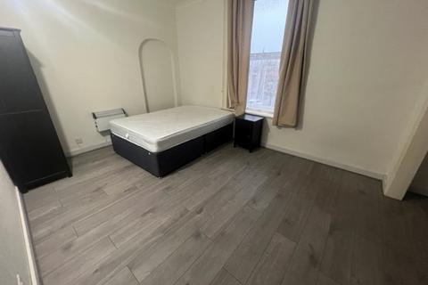 1 bedroom flat to rent, Holdenhurst Road, Bournemouth, BH8