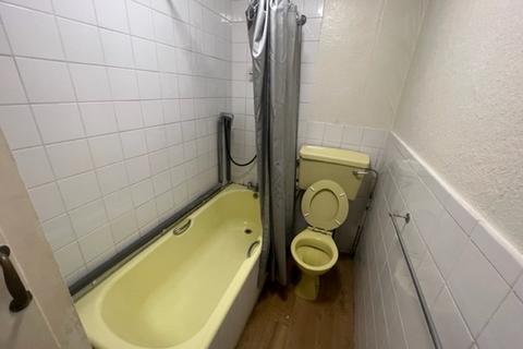 1 bedroom flat to rent, Holdenhurst Road, Bournemouth, BH8