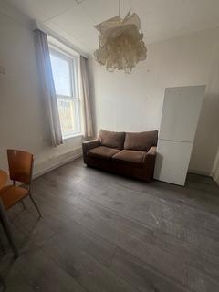 1 bedroom flat to rent, Holdenhurst Road, Bournemouth, BH8