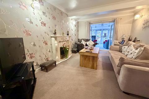 3 bedroom detached bungalow for sale, Manor Garth Road, Kippax, Leeds, LS25