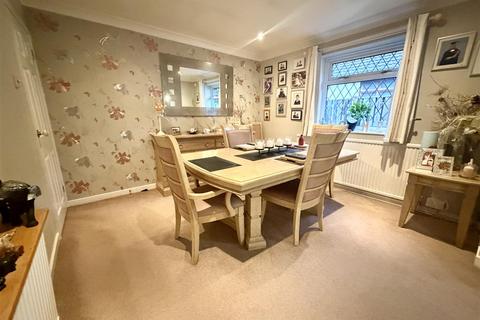 3 bedroom detached bungalow for sale, Manor Garth Road, Kippax, Leeds, LS25