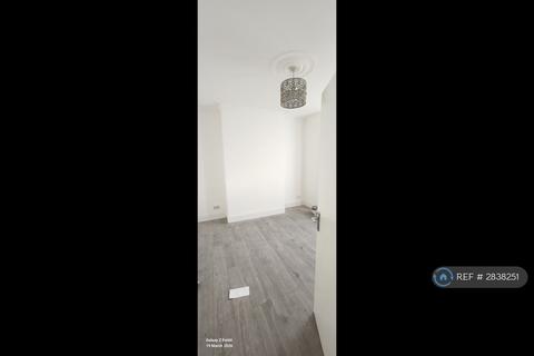 4 bedroom terraced house to rent, Dersingham Avenue, London, E12