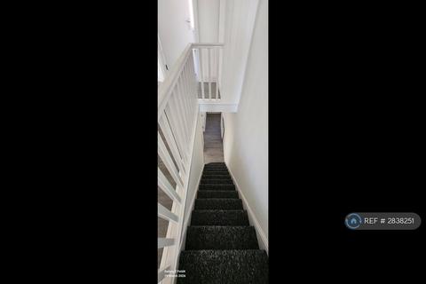4 bedroom terraced house to rent, Dersingham Avenue, London, E12