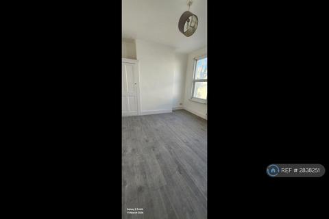4 bedroom terraced house to rent, Dersingham Avenue, London, E12