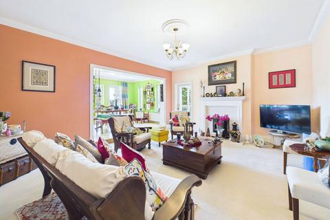 3 bedroom flat for sale, Hawthorne Drive, Leicester LE5