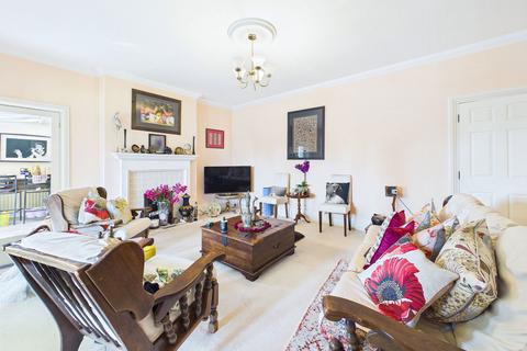 3 bedroom flat for sale, Hawthorne Drive, Leicester LE5