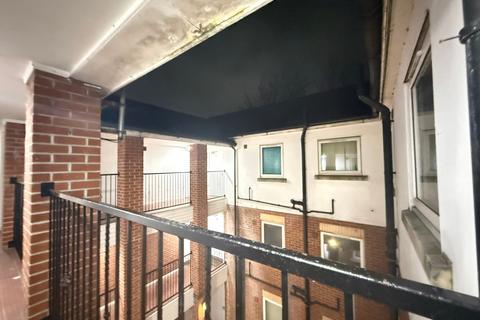 2 bedroom flat to rent, Cheetham Hill Road, Manchester M8