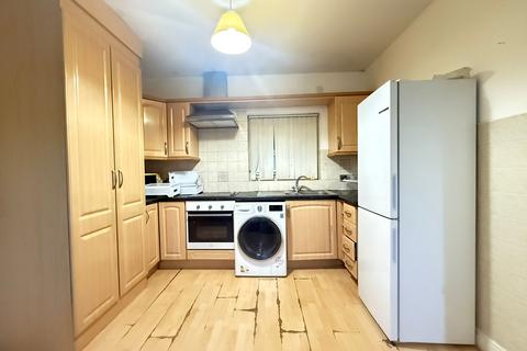 2 bedroom flat to rent, Cheetham Hill Road, Manchester M8